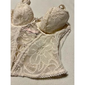 NWOT White floral print lace bra and panty set